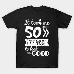 50th Birthday Gift For Men and Women | This is what an Awesome 50 year old looks like | 50th Birthday novelty Gift T-Shirt